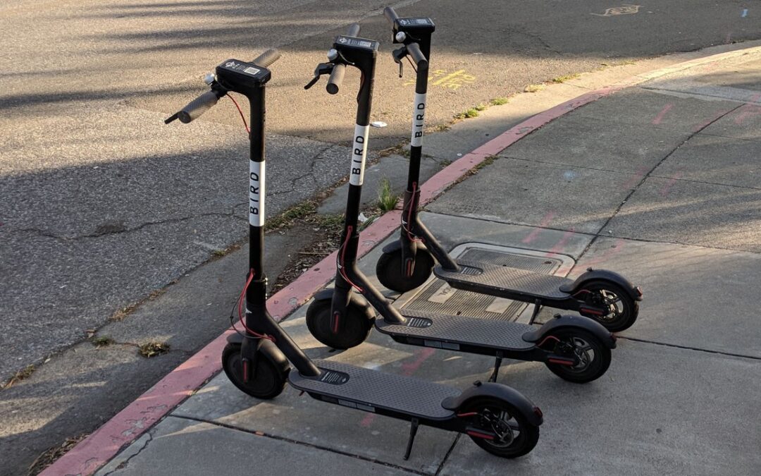Arrestan a Dos Hombres por Presuntamente Robar Scooters Eléctricos en Rancho Mirage
