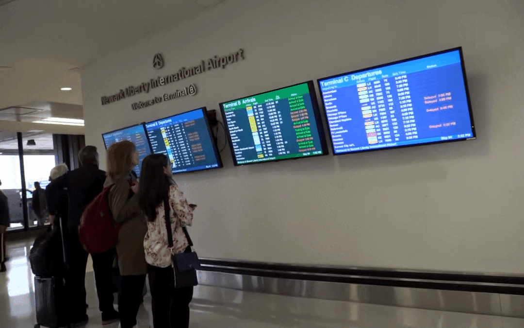 Aeropuertos de EE. UU. rechazan video político de Seguridad Nacional por posibles violaciones legales