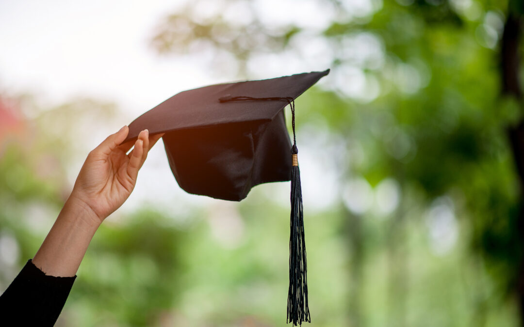 Títulos Universitarios en Colorado: Un Llamado a Evaluar el Retorno de Inversión Educativa