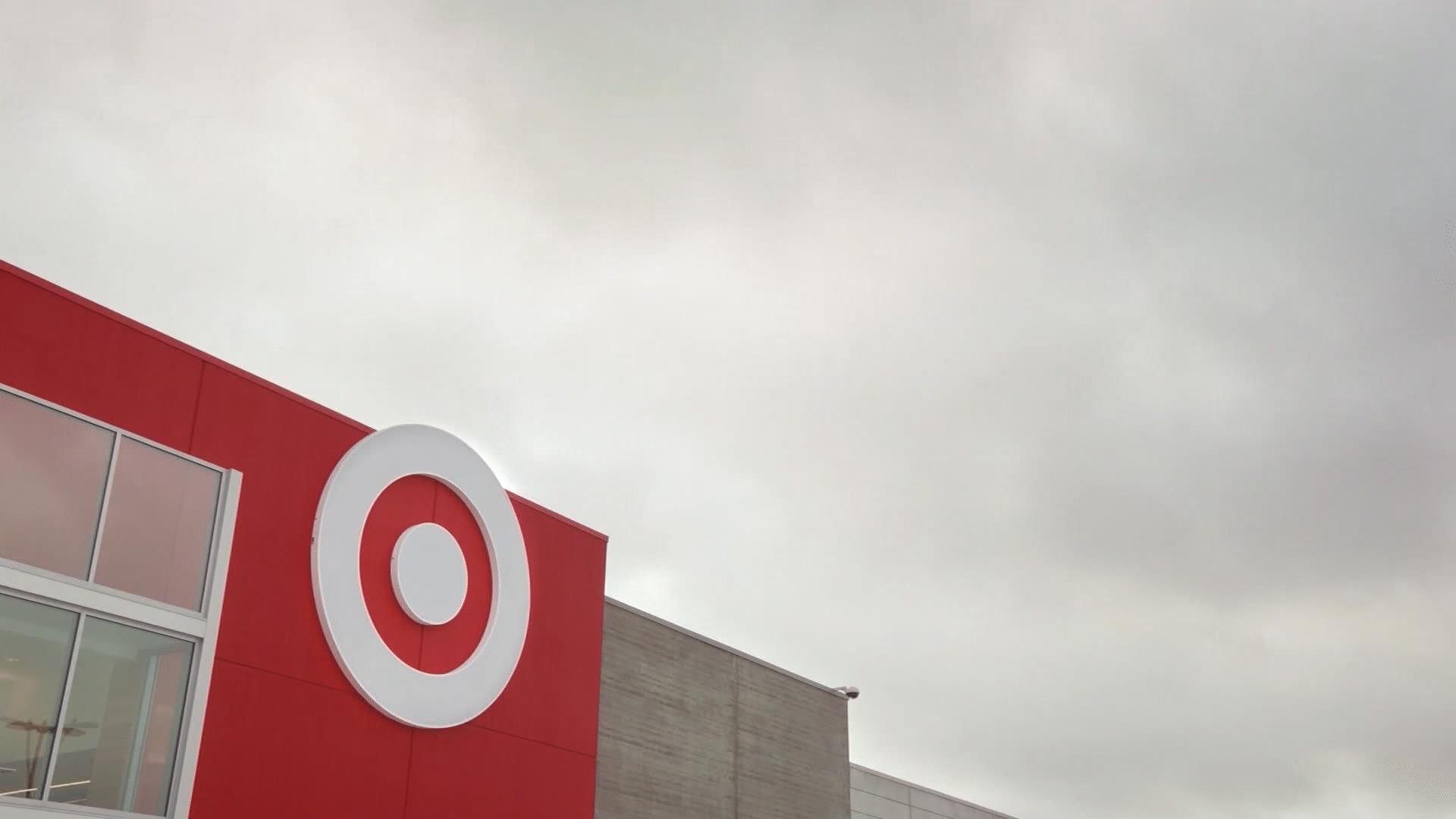 V TARGET TO CLOSE 9 STORES DUE TO RETAIL CRIME _KMIR8d01_1360