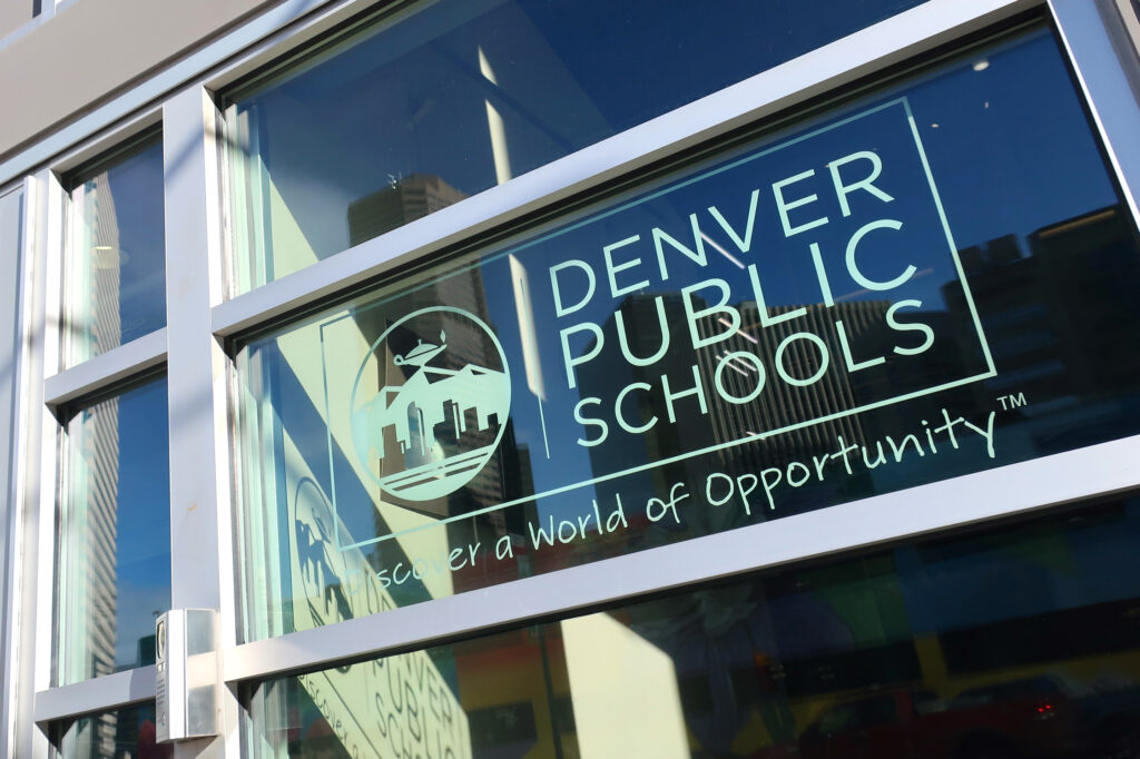 Elección De La Junta Escolar En Denver: Más De Un Millón De Dólares En Juego - Noticias Notivalle Elección De La Junta Escolar En Denver: Más De Un Millón De Dólares En Juego