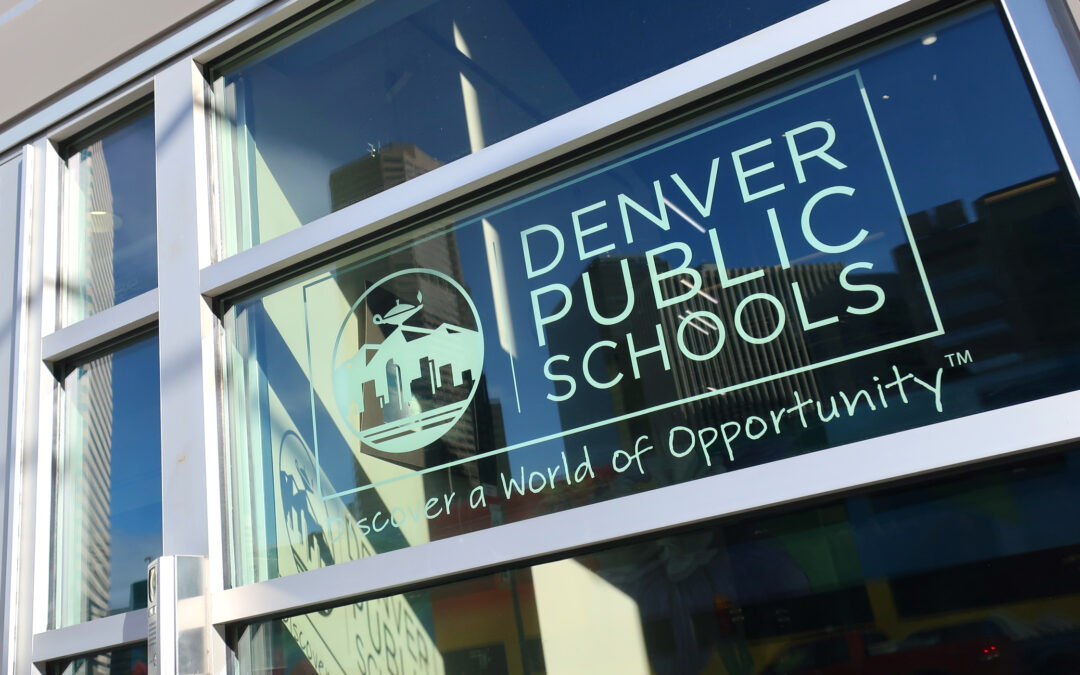 Elección de la Junta Escolar en Denver: Más de un Millón de Dólares en Juego