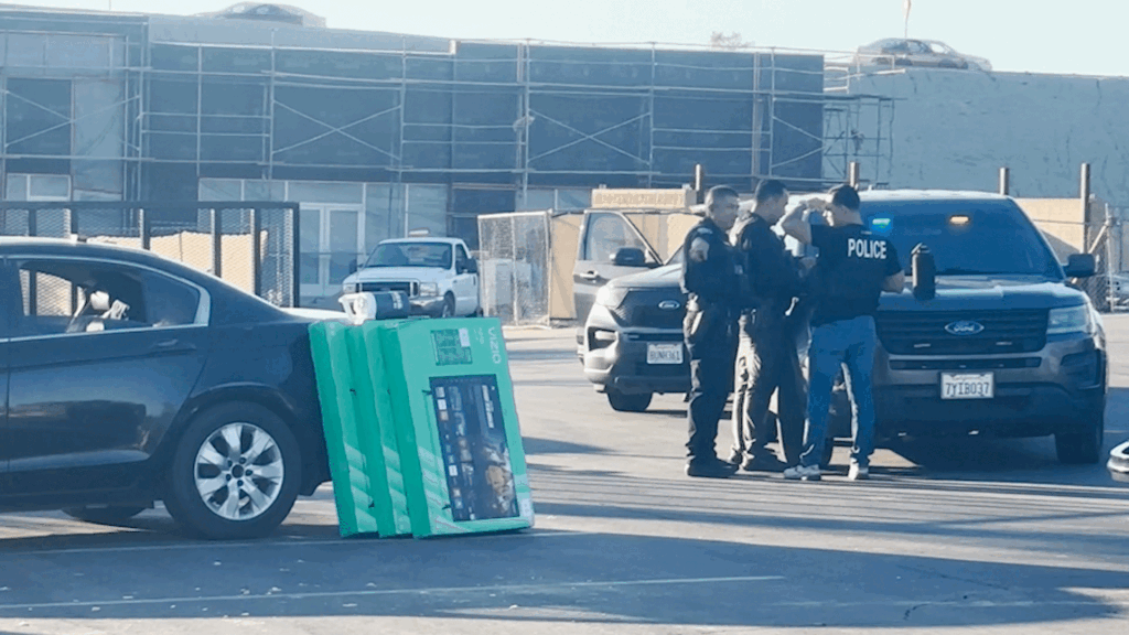Hombre Arrestado Por Presuntamente Robar Artículos De Un Tren En Indio