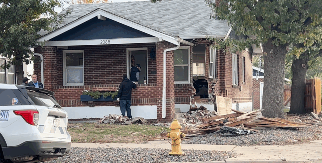 Accidente En Denver: Vehículo Choca Contra Casa Cerca De Ruby Hill Park