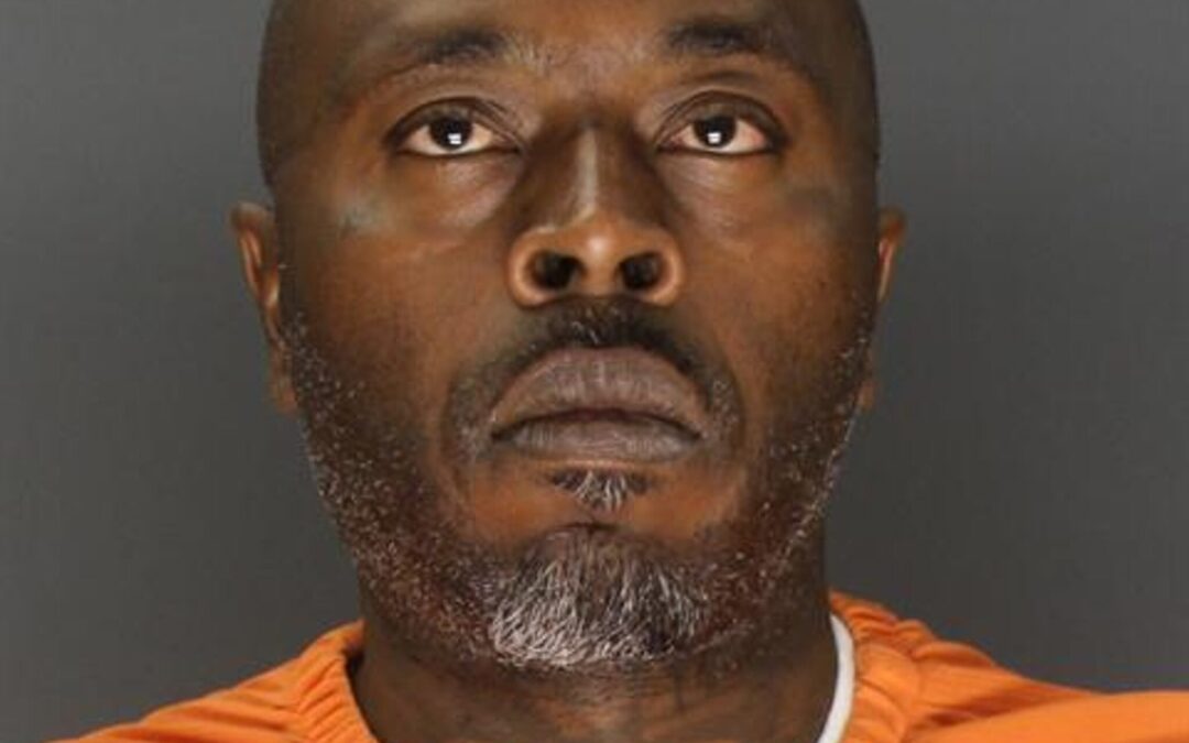 Homicidio en Aurora: Policía Busca a Sospechoso Armado Marcus McCray Tras Muerte de Hombre de 34 Años