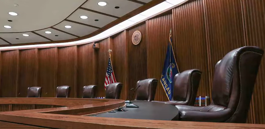 ACLU Kansas Desafía la Legalidad de la Libertad Condicional para Personas Pobres que No Pueden Pagar Multas