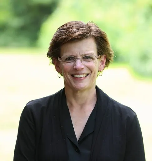 Concord Massachusetts Investiga Exhibiciones Preocupantes Contra la Superintendente Laurie Hunter