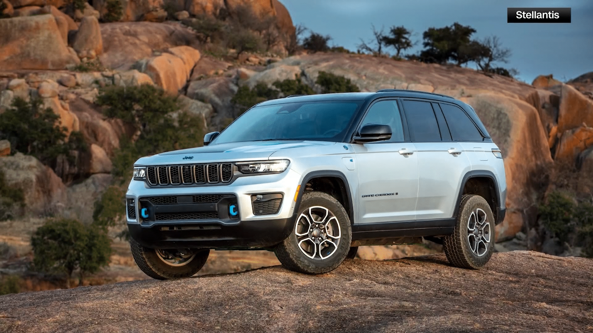 V 150K JEEP HYRBID CARS RECALLED FOR BATTERY ISSUE_KMIR9f11_1360