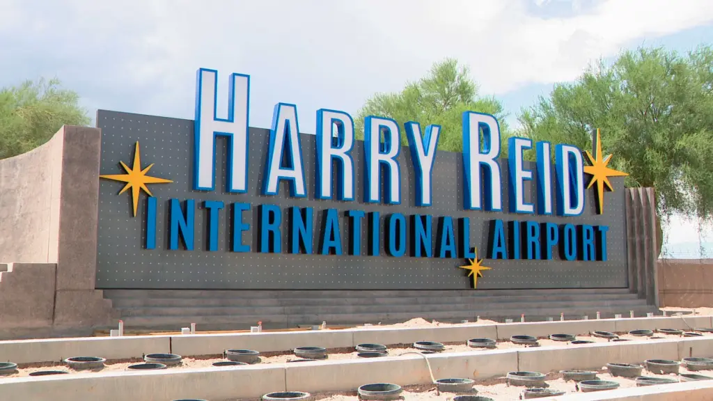 Aeropuerto Harry Reid Enfrenta Reducción De Vuelos Por Cierre Del Gobierno: Impacto En El Turismo De Las Vegas