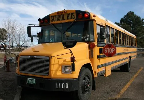 Choque de Autobús Escolar en Denver: Un Llamado a la Seguridad Vial
