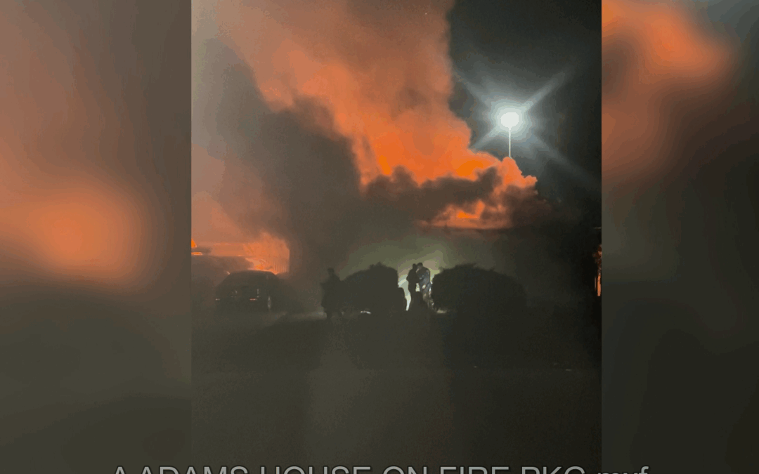 Tragedia en el Condado Adams: Incendio en casa deja dos muertos y una mascota