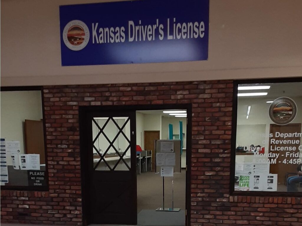 Restablecimiento Rápido del Sistema de Placas en Kansas Tras Breve Interrupción