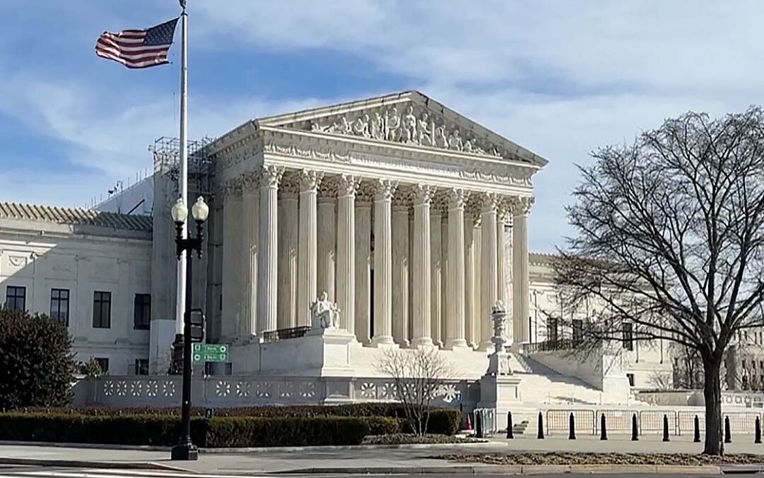 Corte Suprema Confirma Matrimonio entre Personas del Mismo Sexo, Descartando Apelación de Kim Davis