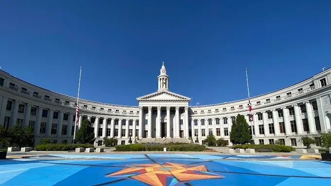 Presupuesto Denver 2026: Concejo Municipal Rechaza Plan de $1.66 Mil Millones, Pero Propuesta del Alcalde Se Mantiene