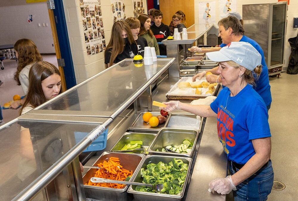Massachusetts Refuerza el Compromiso con Comidas Escolares Gratuitas y Desayuno en el Aula