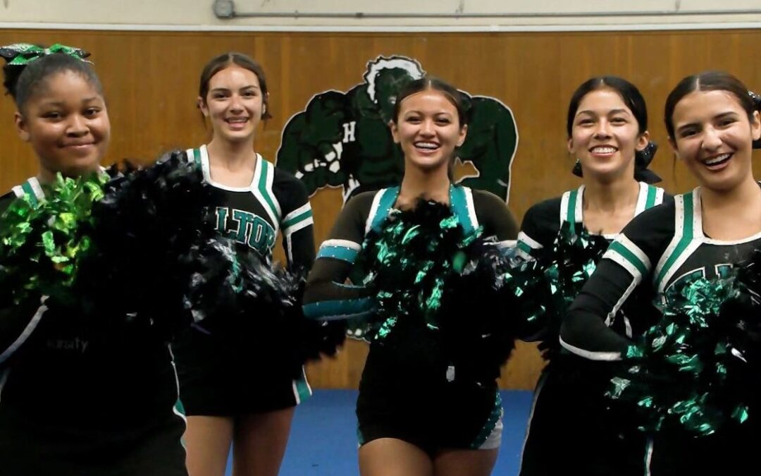 Hilltop Cheerleaders: Orgullo Hispano que Fortalece la Comunidad Escolar