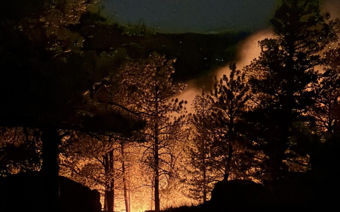 Incendio de 2 Acres en Boulder: Respuesta Rápida de Bomberos en las Flatirons