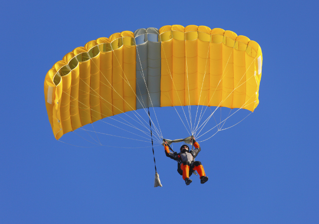 Aumenta la preocupación por paracaidismo en Longmont tras séptima muerte en Mile-Hi Skydiving