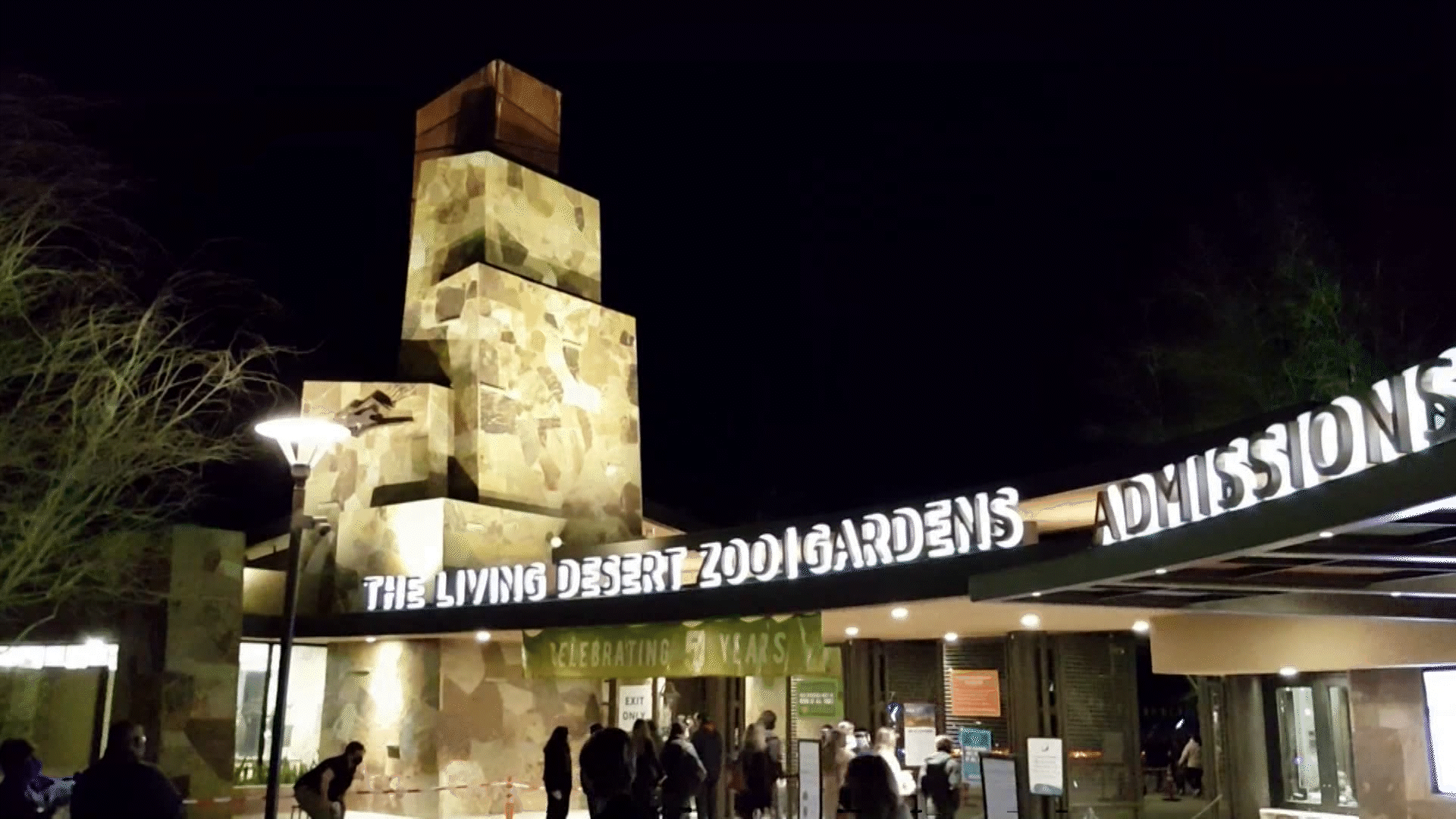 V LIVING DESERT WILDLIGHTS_KMIRb8aa_136_10