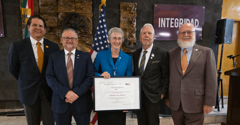 Premio Ohtli: Heather Wilson Recibe Distinción Del Consulado De México En El Paso - Noticias Notivalle Premio Ohtli: Heather Wilson Recibe Distinción Del Consulado De México En El Paso
