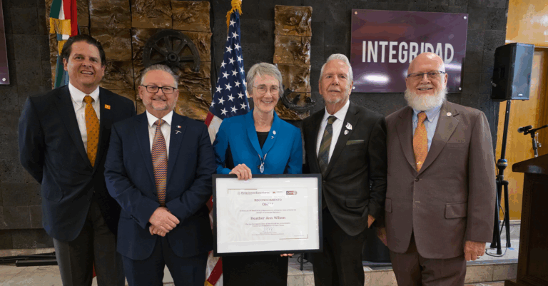 Premio Ohtli: Heather Wilson Recibe Distinción del Consulado de México en El Paso