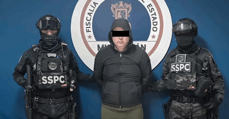 Detienen a Escoltas de Carlos Manzo, Alcalde de Uruapan, por Posible Conexión con su Homicidio