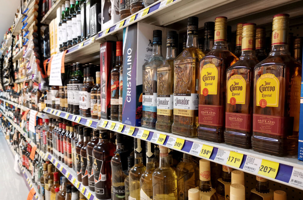 Prohibición de Alcohol en Massachusetts: Entendiendo las Blue Laws Durante el Día de Acción de Gracias