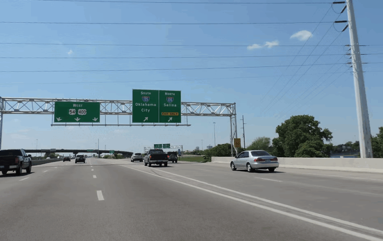 Aumento de Viajes de Thanksgiving en Kansas: Más de 800,000 Conductores en las Carreteras