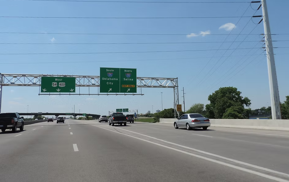 Aumento de Viajes de Thanksgiving en Kansas: Más de 800,000 Conductores en las Carreteras