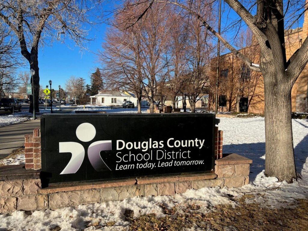 Douglas County Aprueba Enmienda 13 Para Tierra De Escuela Charter En Sterling Ranch