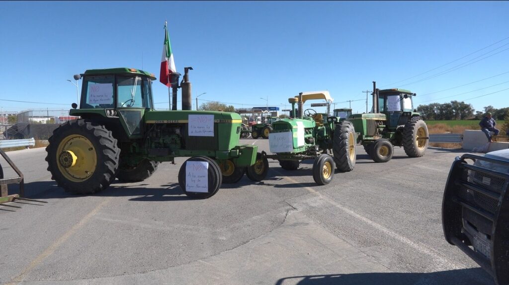 Campesinos Bloquean Cruce Tornillo–Guadalupe en Protesta por Ley del Agua en México
