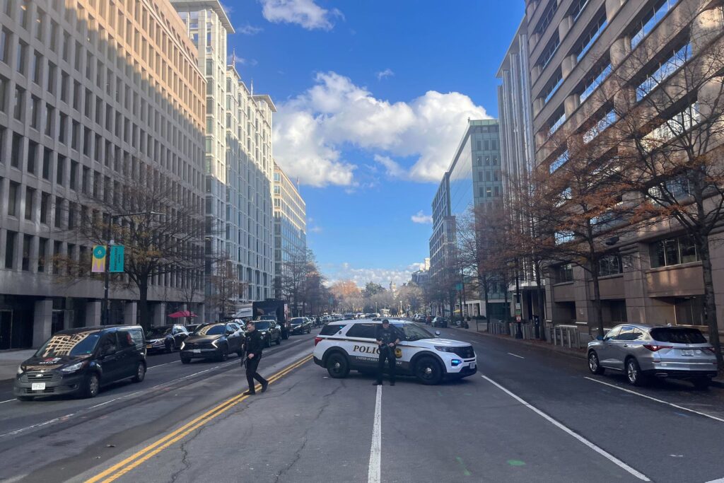 Tiroteo En Washington Deja Heridos, Incluyendo A Un Miembro De La Guardia Nacional
