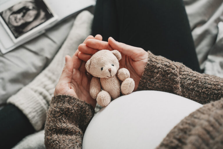 La Maternidad Tardía en Kansas: Aumento de Nacimientos entre Mujeres Mayores de 40 Años