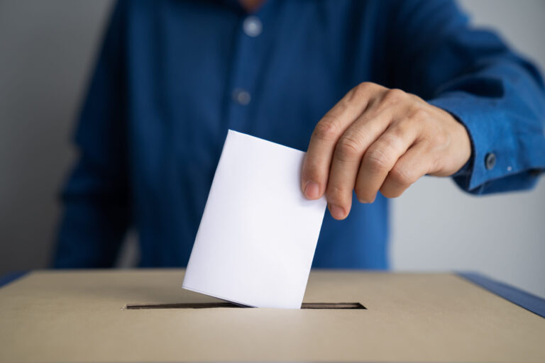Referéndums en Massachusetts: 44 Iniciativas Generan Preocupación de cara a 2026