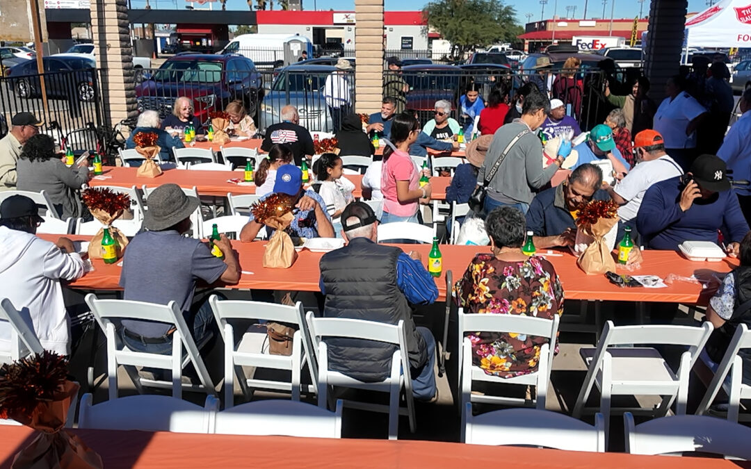 Ejército de Salvación Ofrece Almuerzo Comunitario en Acción de Gracias