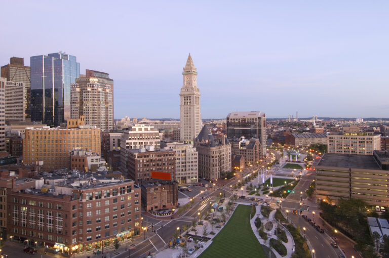 Por qué los viernes vacíos en Boston reflejan un cambio hacia el trabajo híbrido