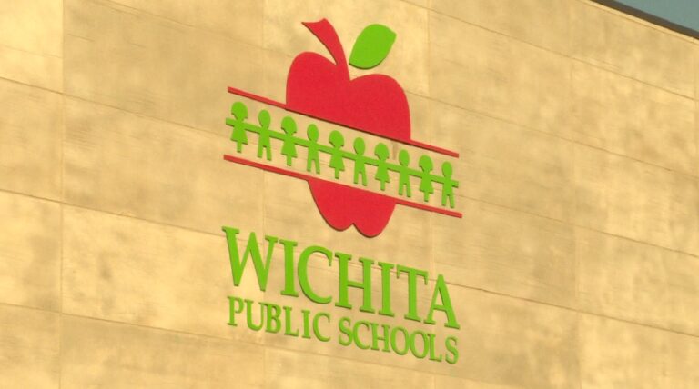 Regulaciones LGBTQ: Advertencias a Wichita Public Schools y Otros Distritos de Kansas