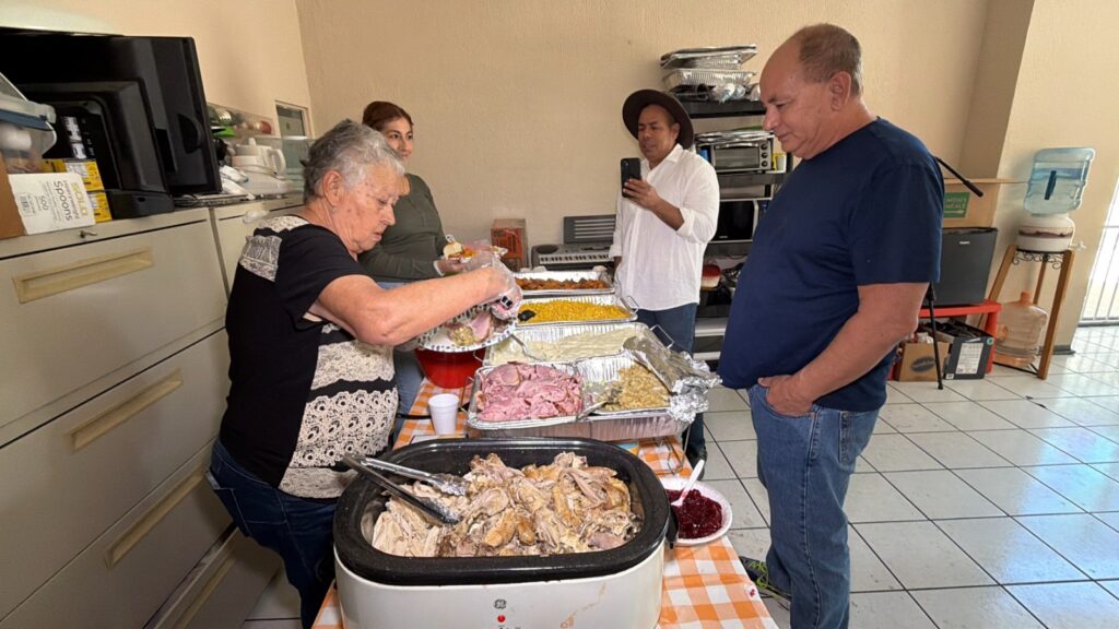 Solidaridad Y Comunidad: La Cena De Acción De Gracias Para Migrantes Deportados En Tijuana