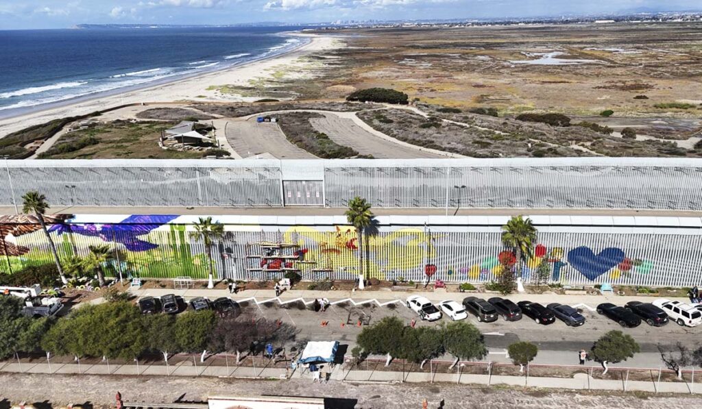 El Poder Del Arte Latinoamericano: Un Mural Fronterizo En Playas De Tijuana - Noticias Notivalle El Poder Del Arte Latinoamericano: Un Mural Fronterizo En Playas De Tijuana