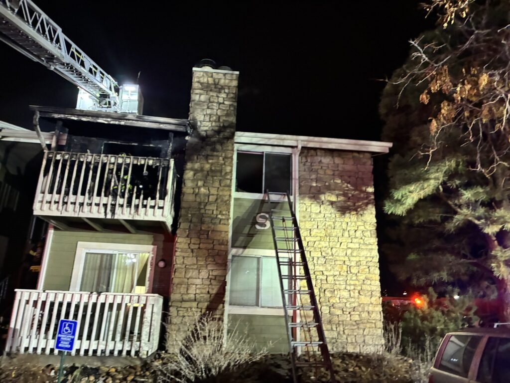 Incendio En Apartamentos En Denver: Bomberos Controlan Emergencia Sin Heridos