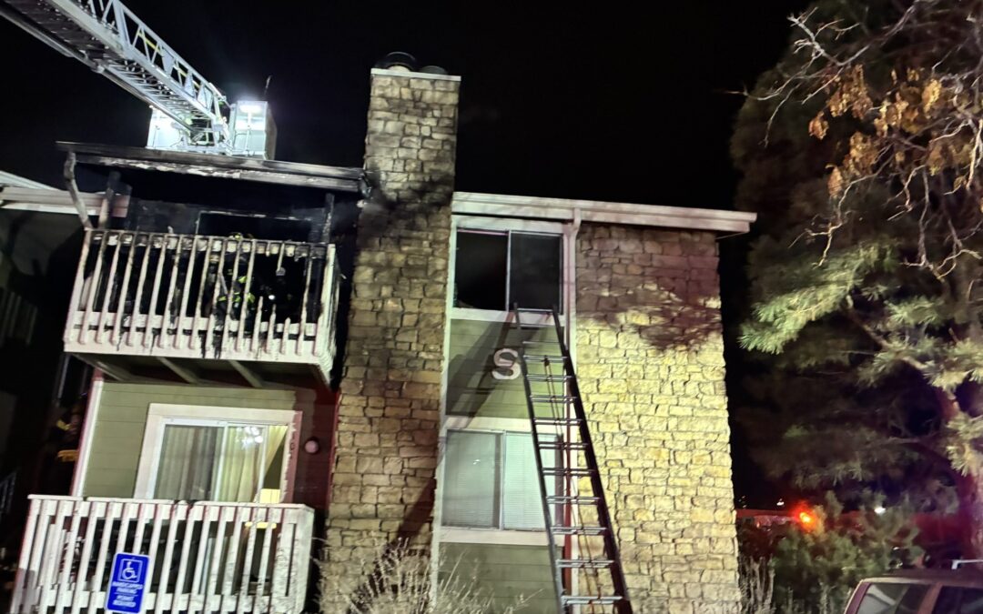 Incendio en Apartamentos en Denver: Bomberos Controlan Emergencia sin Heridos