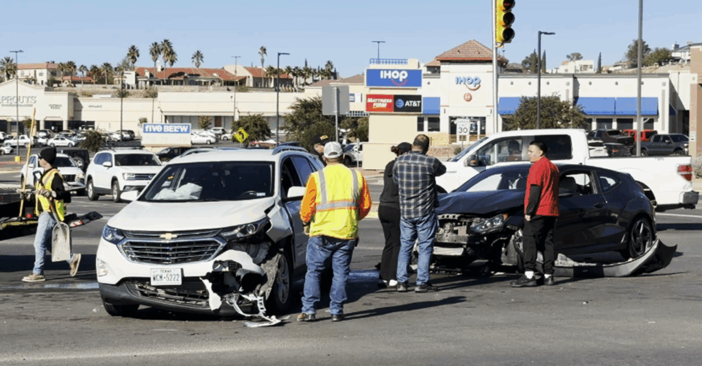 Accidente Automovilístico En Mesa Hills Y Sunland: Autoridades Intervienen En El Paso