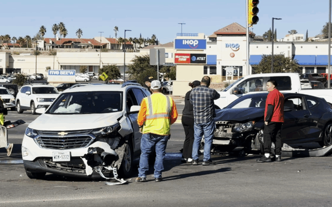 Accidente Automovilístico en Mesa Hills y Sunland: Autoridades Intervienen en El Paso