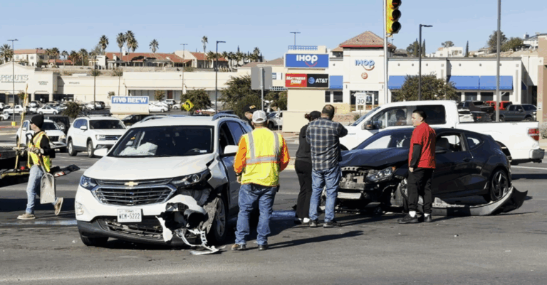 Accidente Automovilístico en Mesa Hills y Sunland: Autoridades Intervienen en El Paso