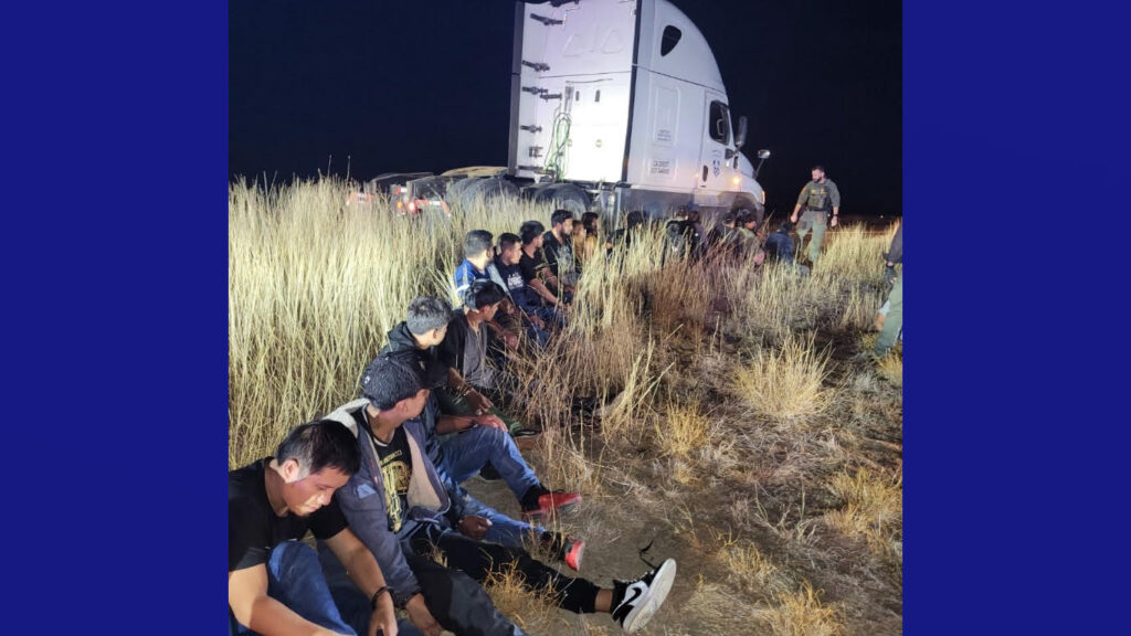 Dps Intercepts 23 Inmigrantes Illegales En La Salle Durante Operativo