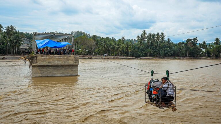 Inundaciones en Asia: Más de mil muertos tras tragedia histórica