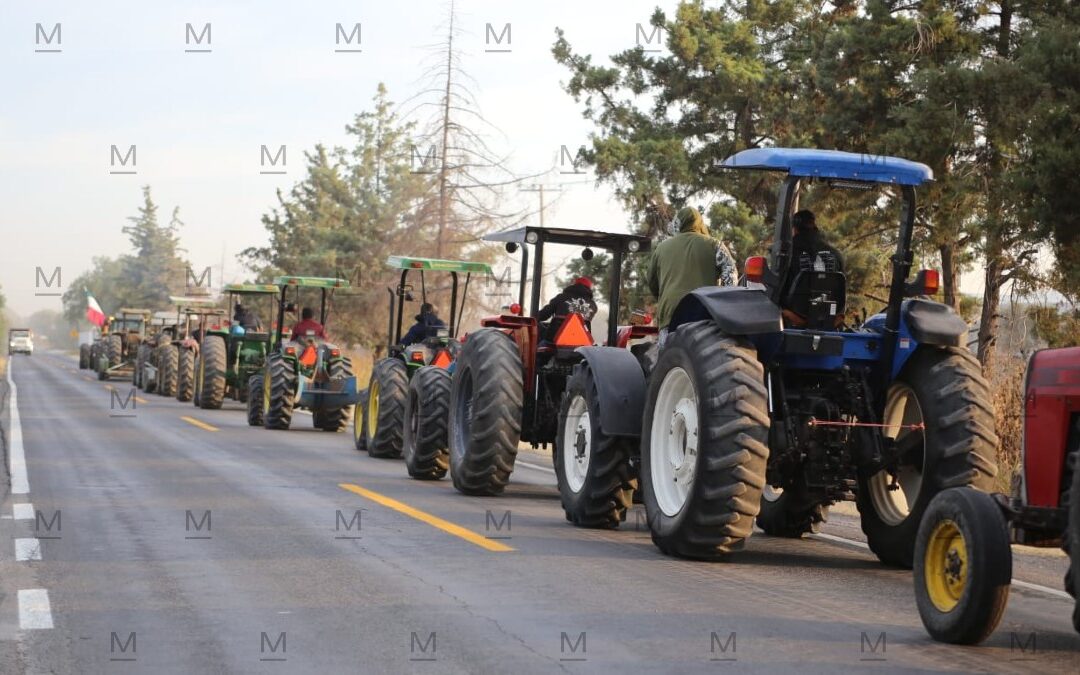 Guanajuato Agricultores Protestan en Tractores contra la Ley de Aguas Nacionales