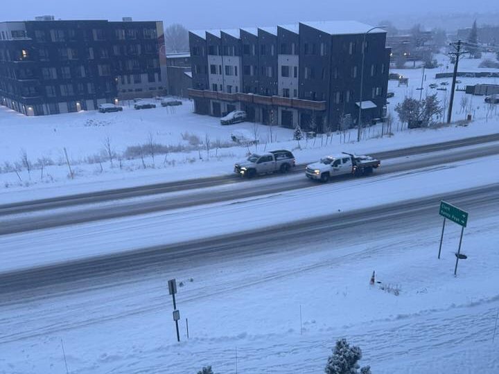 Nevada en Denver: Cierres de Carreteras y Retrasos Significativos