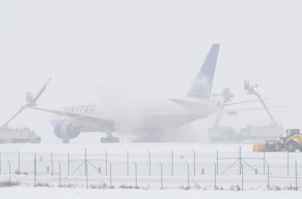 Más de 300 vuelos retrasados en el Aeropuerto Internacional de Denver debido a una tormenta invernal