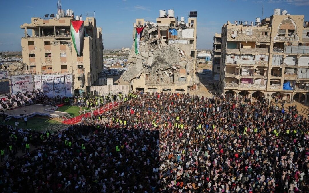 Bodas Masivas en Gaza: Cincuenta y Cuatro Parejas Palestinas Celebran un Evento de Esperanza